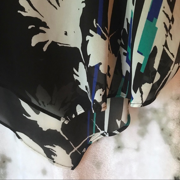 2/$45 JM Collection Digital Flower Asymmetrical - Picture 6 of 7